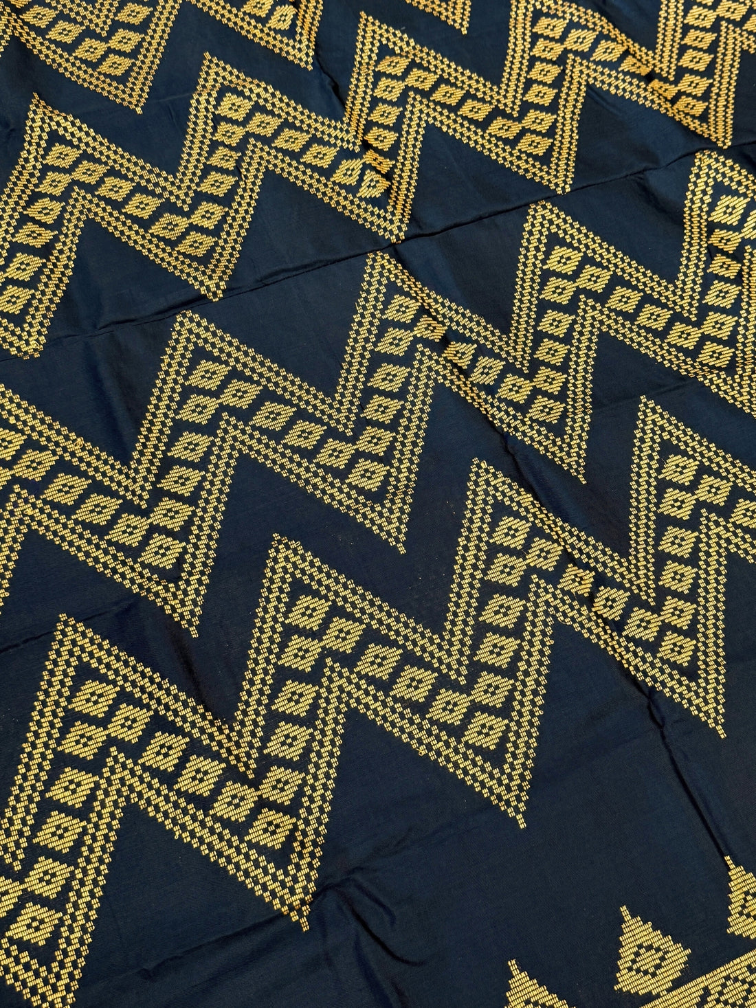 Handwoven Malong - Black and Gold