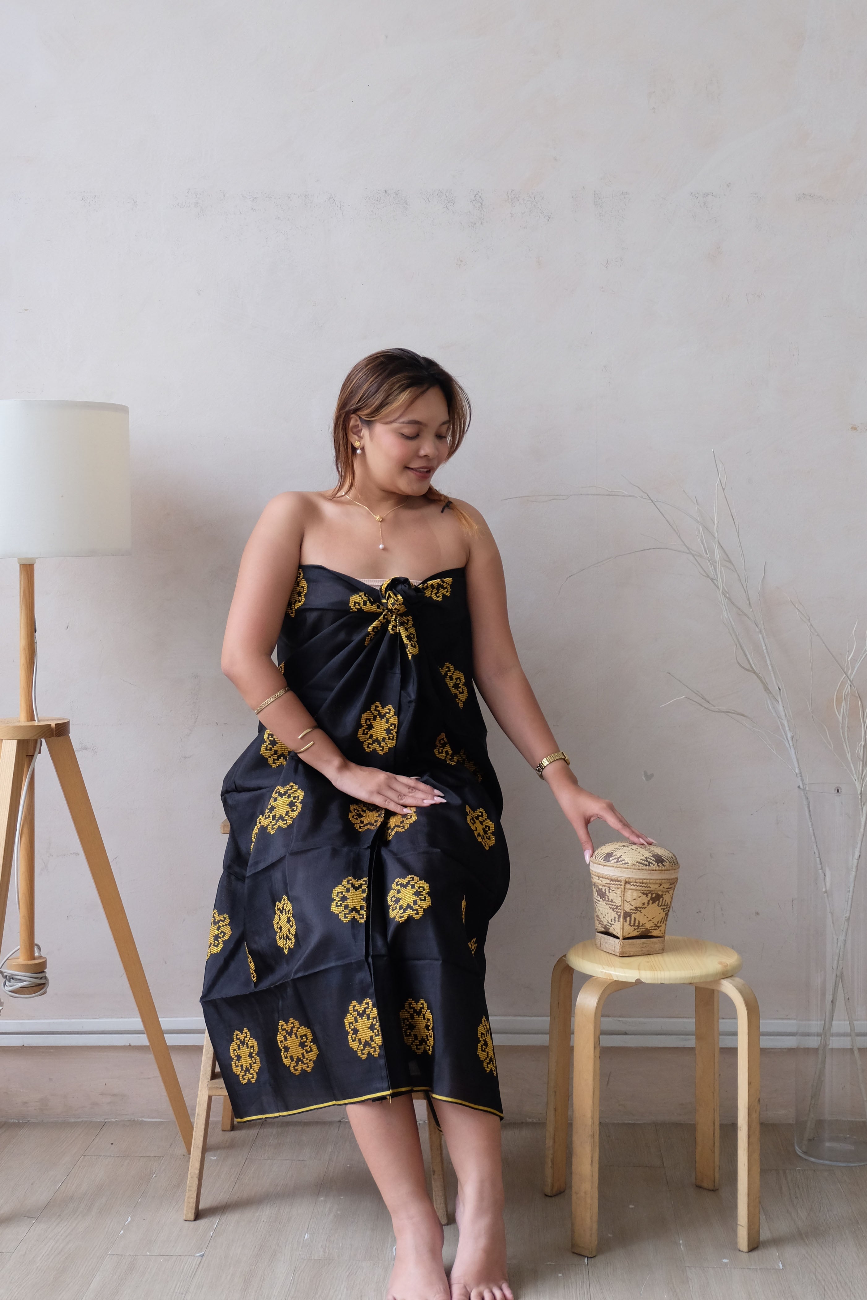 Handwoven Malong - Black and Gold