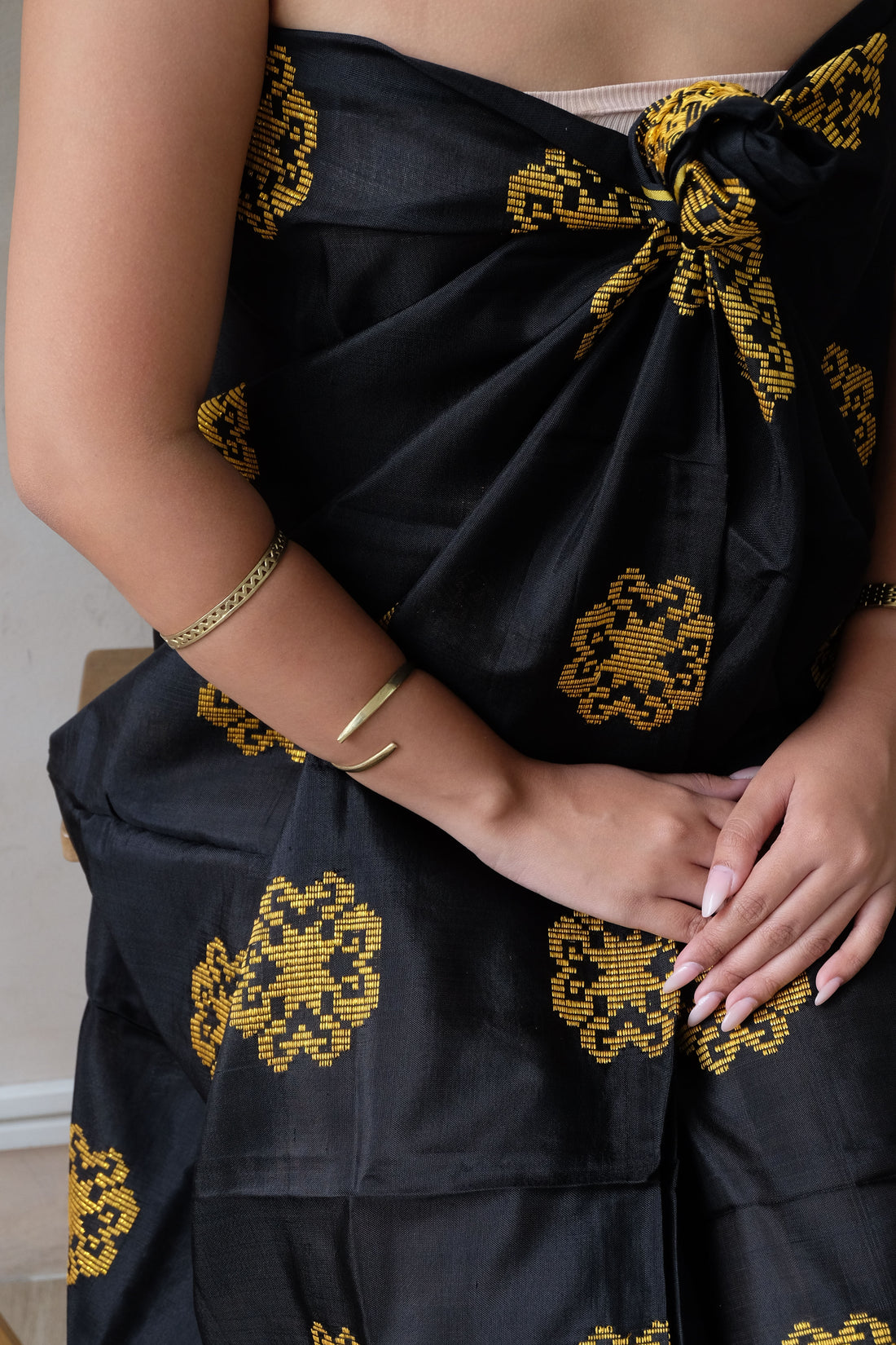 Handwoven Malong - Black and Gold