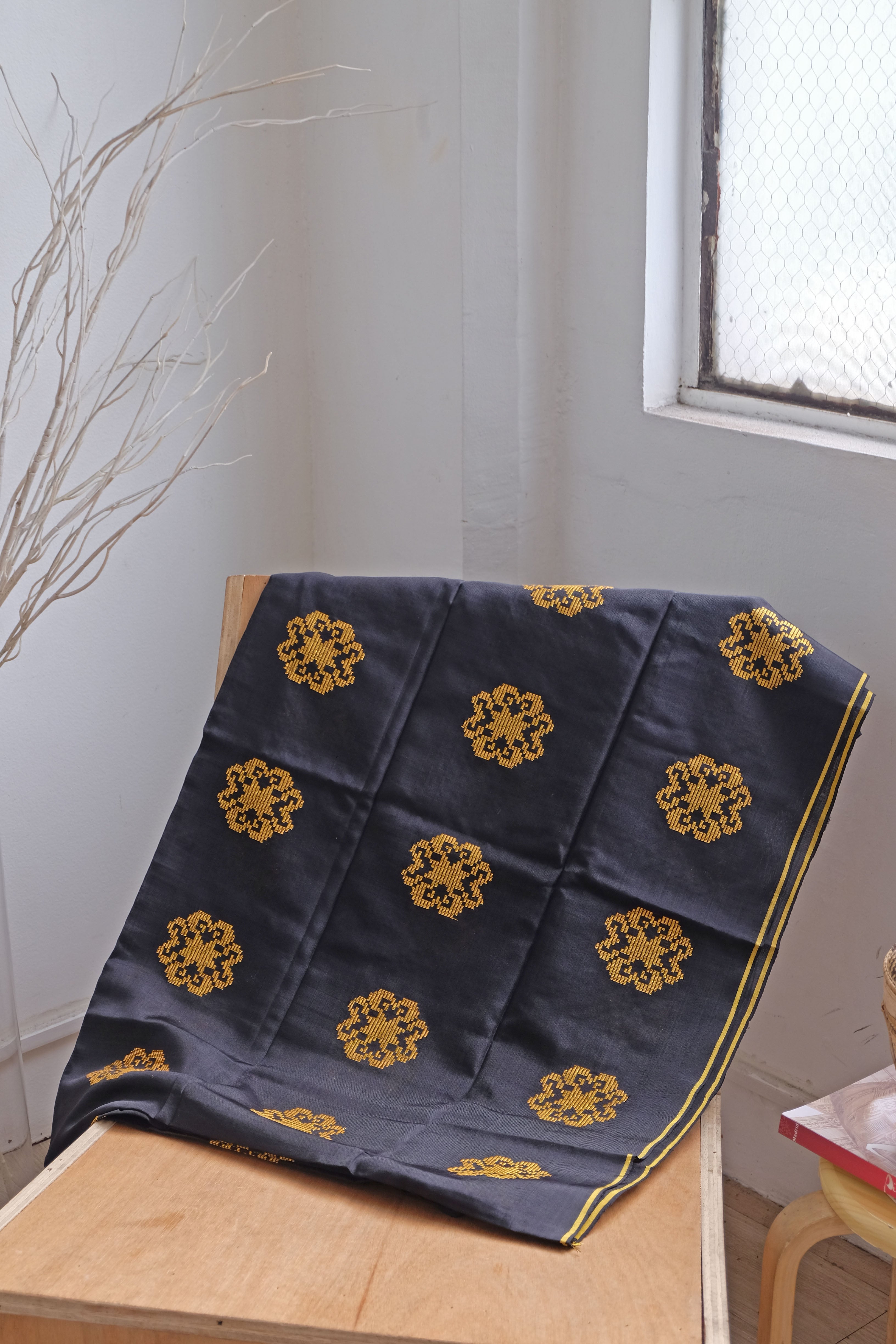 Handwoven Malong - Black and Gold