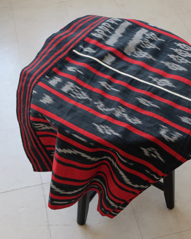 Kinuttiyan Red And Black Blanket Handwoven Blanket